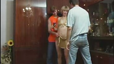 BangBros: A Horny Christmas Carol mamme porche pelose su PornHD con Carmela Clutch e Violet Gems