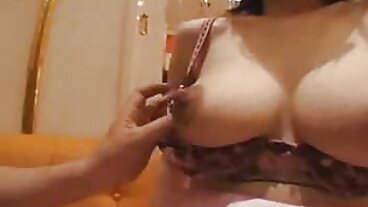BRAZZERS: Jordi El Nino si unisce a Blondie Fesser e Sofia Lee mamme giovani porche su PornHD