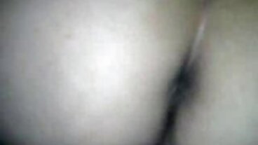 La matrigna xxx mamme porche MILF seppellisce la faccia nel culo della figliastra