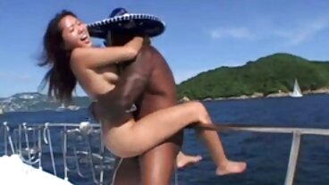 La mamme porche lesbiche padrona lesbica gioca con la sua vittima