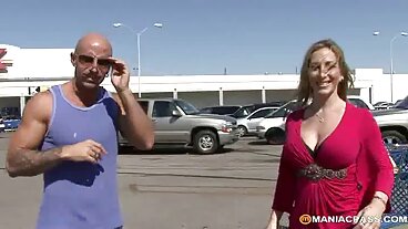 Fakehub: Nataly video porno mamme porche Gold e Capri Lmonde stanno giocando a nascondino nell'ostello su PornHD