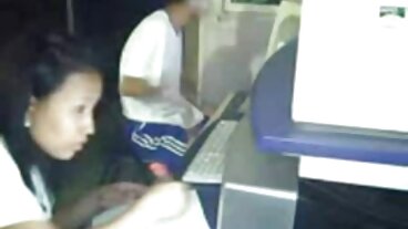 Giovane video porno di mamme porche lesbica con il rituale di iniziazione sensuale di Bretelle