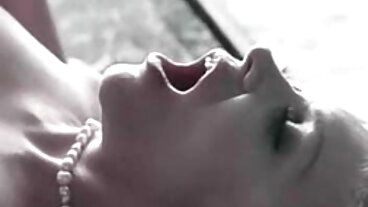 Splendido e sensuale figlie porche porno massaggio oleoso lesbico