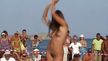 La bionda MILF si avvicina alla figliastra che nonne porche italiane vola da sola