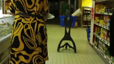 NAUGHTY AMERICA Alice Visby's Yard Sale DoggyStyle mamme disinibite