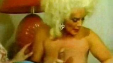 NFBusty: Lingerie e rose su PornHD con Sharon White video porno di mamme porche