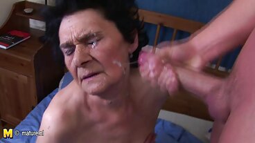 Chaps strappati condividono lo stile DP di mamme porche porno gratis Hazel Moore